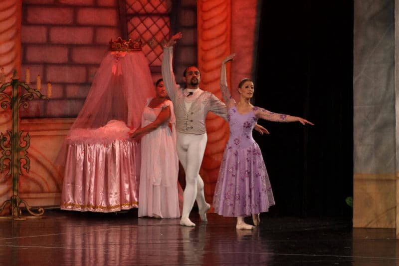 Arte de divulgação de Espetáculo de Ballet Cinthia Augusto
